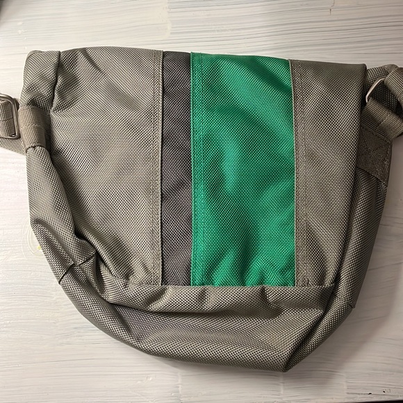 Small Timbuk2 message bag - Picture 2 of 7